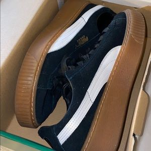 Puma suede platform core black white gum